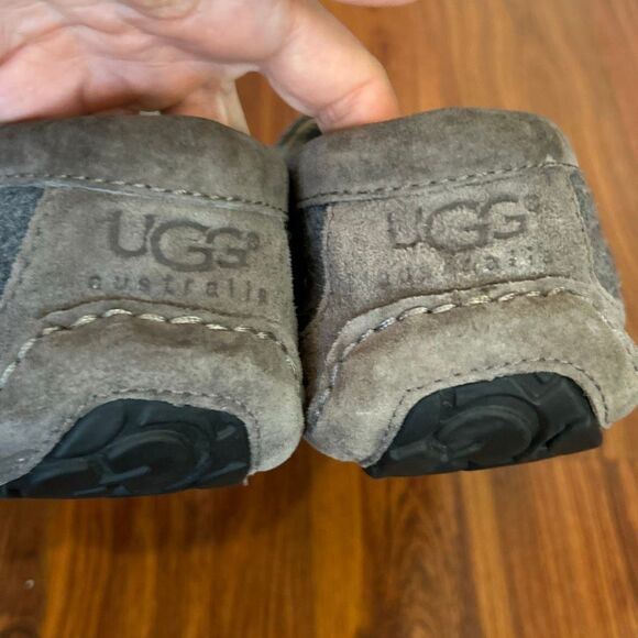 UGG Men’s gray ascot moccasin slippers, suede size 11 - Picture 3 of 7